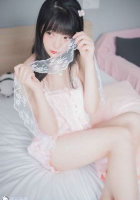 女子上厕所遭男孩趴地偷窥