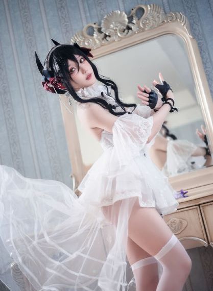 撕掉她的衣服吮的双乳游戏
